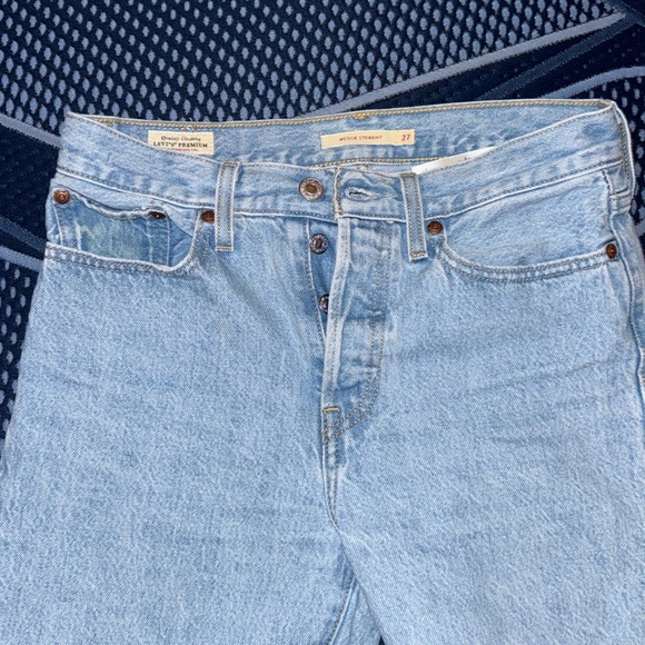 Levi’s Straight Leg Light wash Jeans - Picture 1 of 5